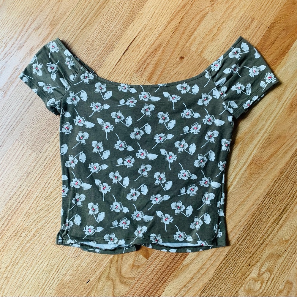 Express Crop Top - Picture 2 of 4